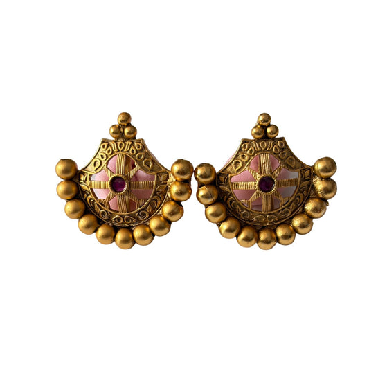 Stunning cute antique gold stud