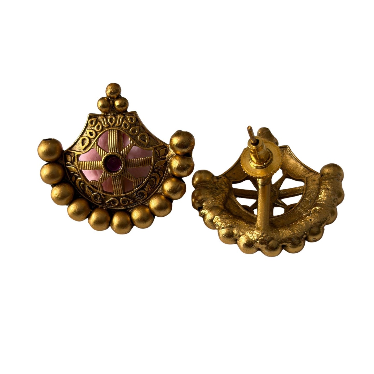 Stunning cute antique gold stud
