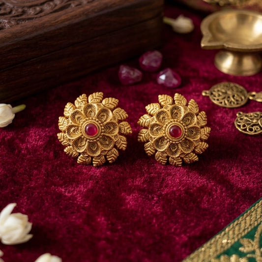 Stunning cute antique gold stud