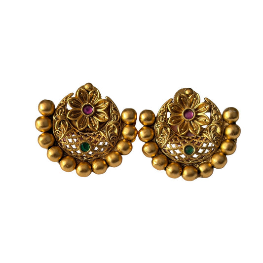 Stunning cute antique gold stud