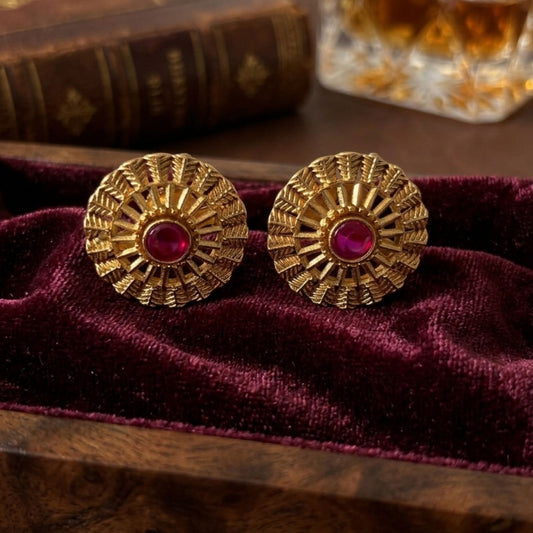 Stunning cute antique gold stud