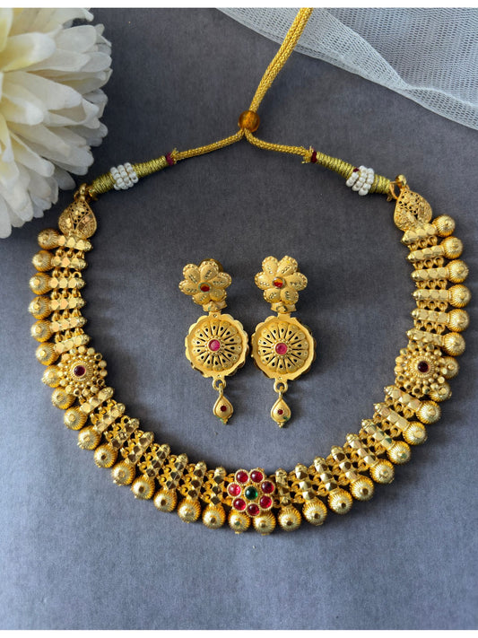 Three Flower Golden Necklace