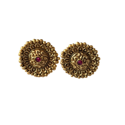 Stunning cute antique gold stud