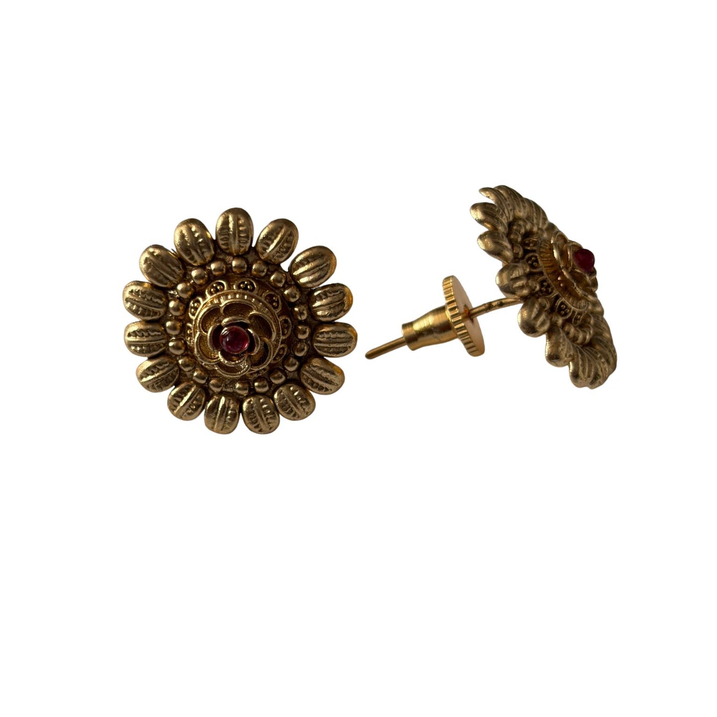 Stunning cute antique gold stud