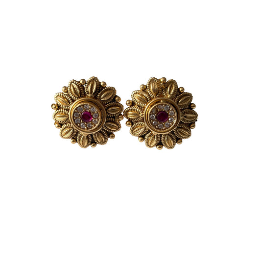 Stunning cute antique gold stud