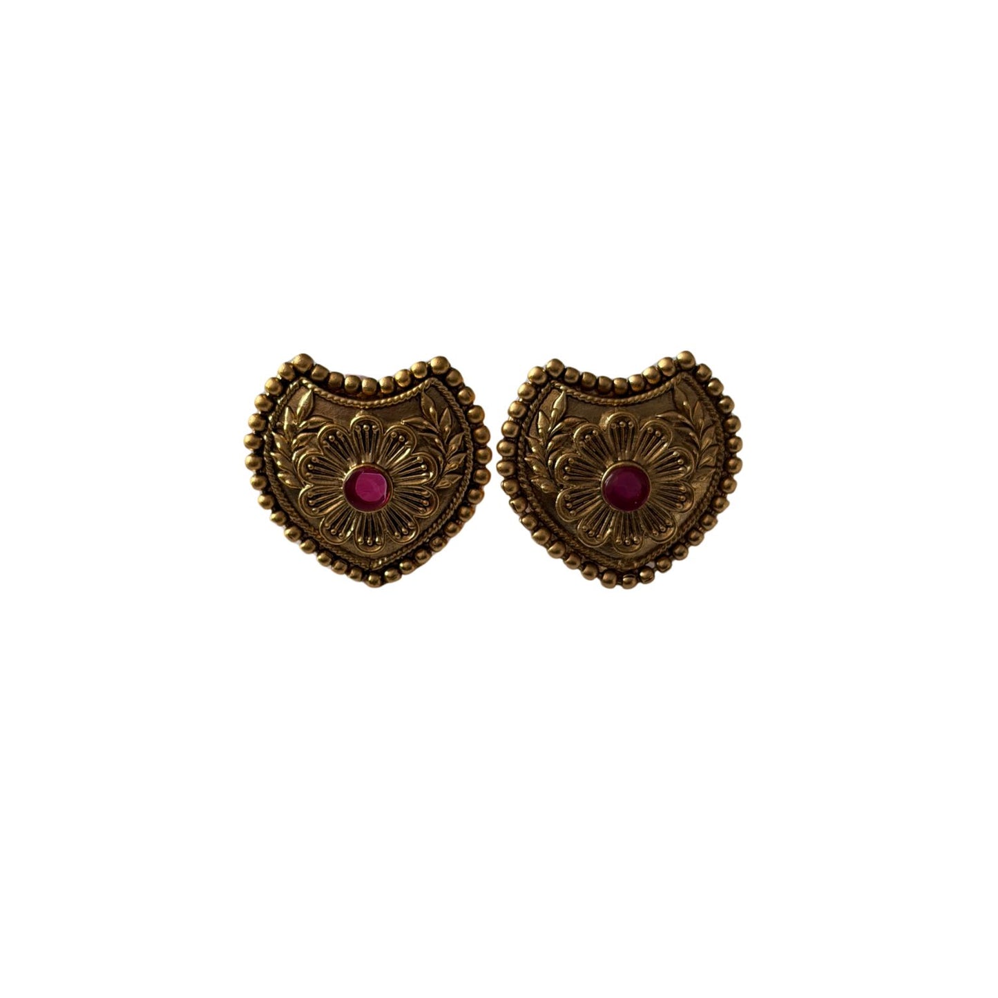 Stunning cute antique gold stud