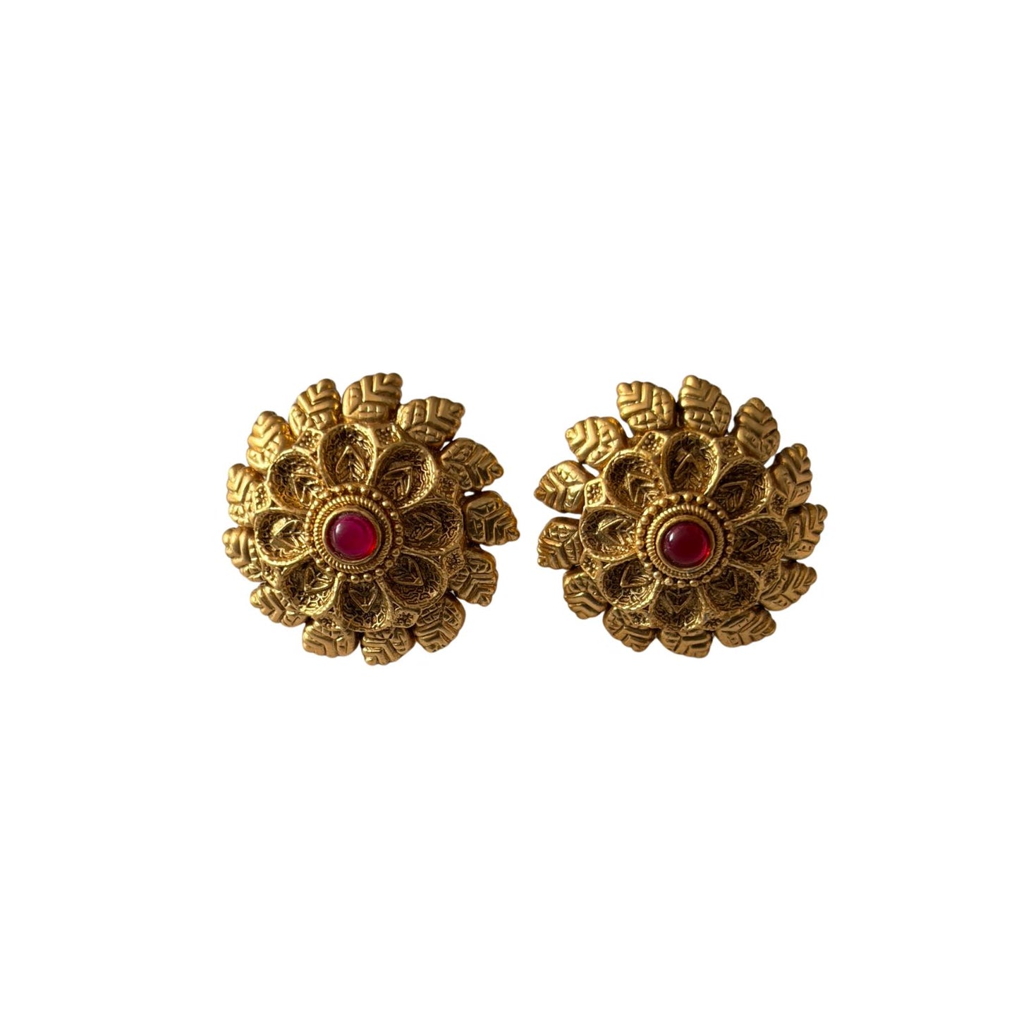 Stunning cute antique gold stud