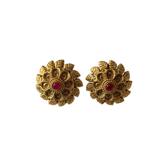 Stunning cute antique gold stud