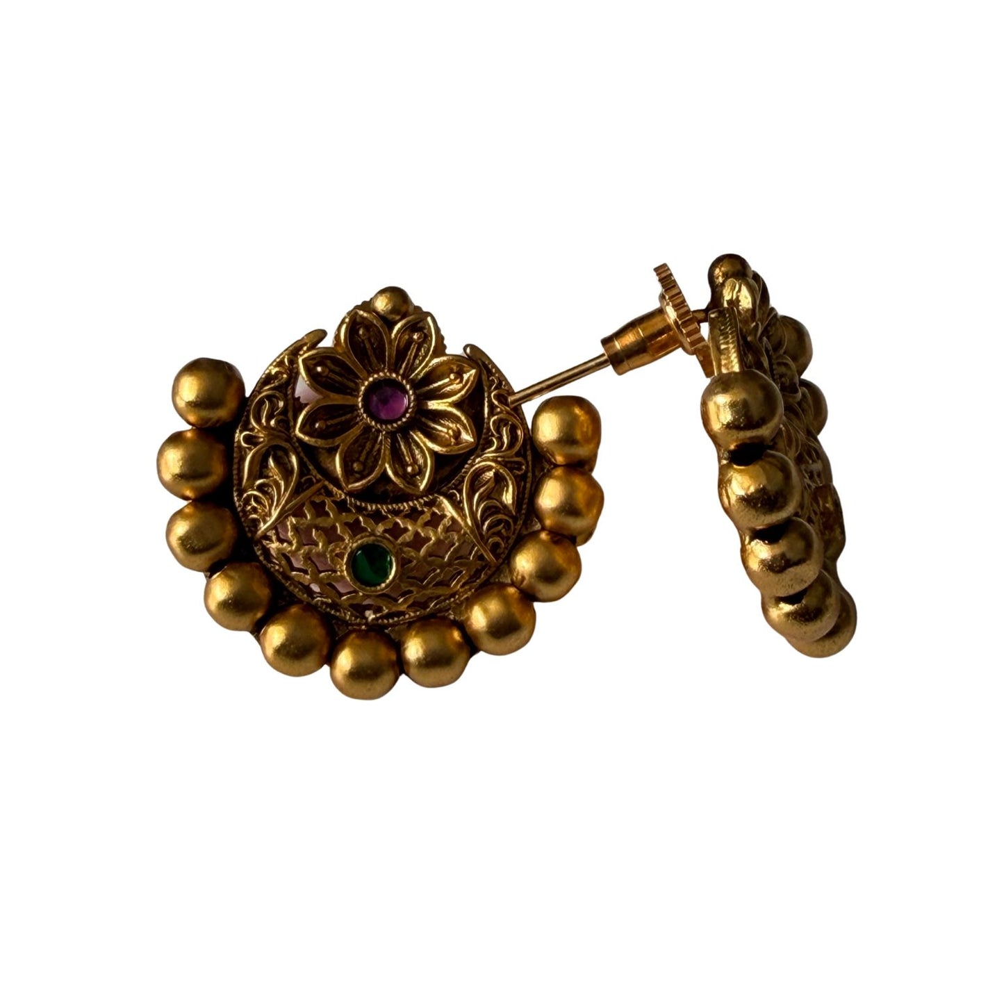 Stunning cute antique gold stud