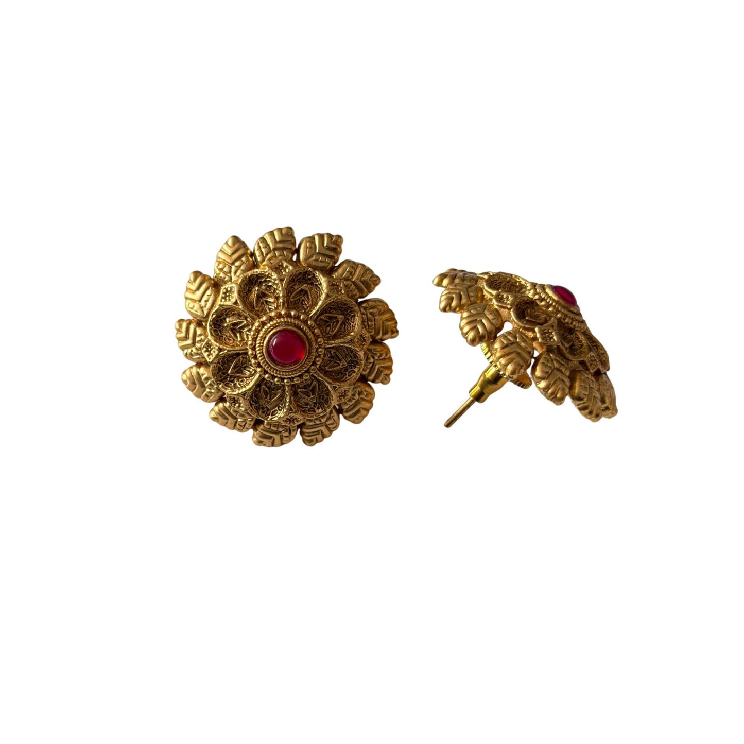 Stunning cute antique gold stud
