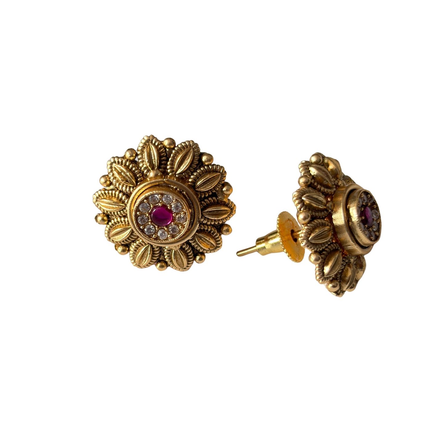 Stunning cute antique gold stud