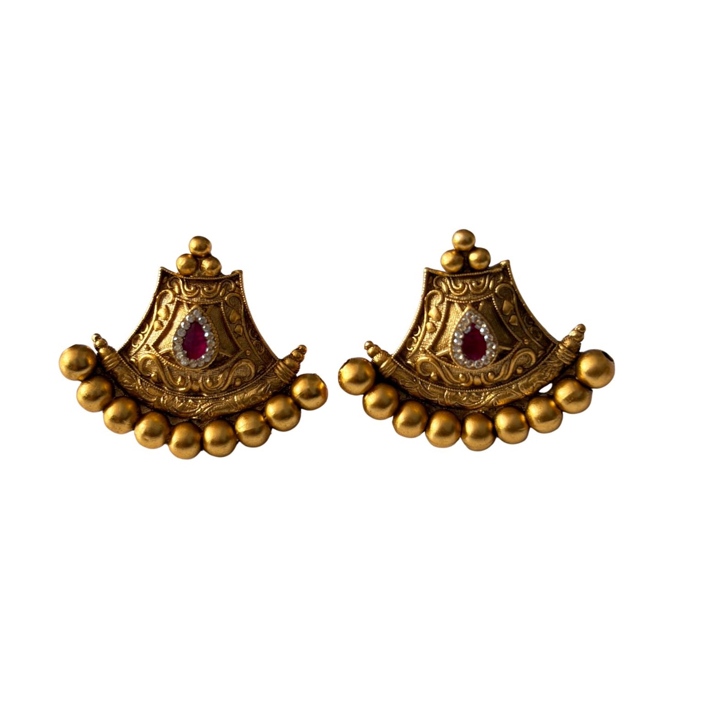 Stunning cute antique gold stud