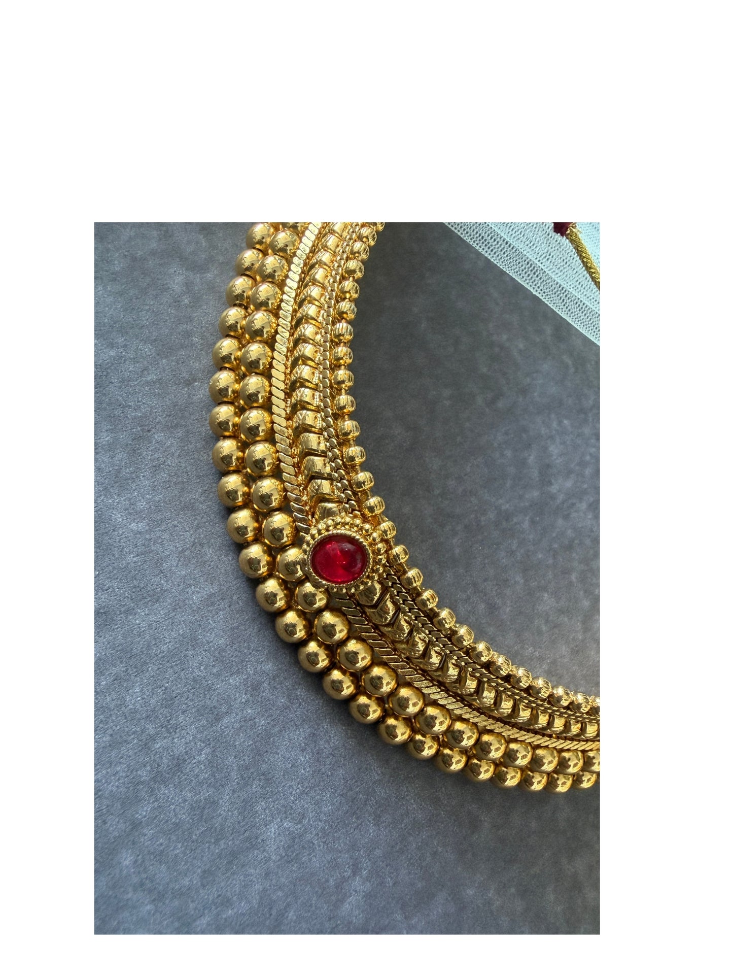 Rajsi Glow Choker