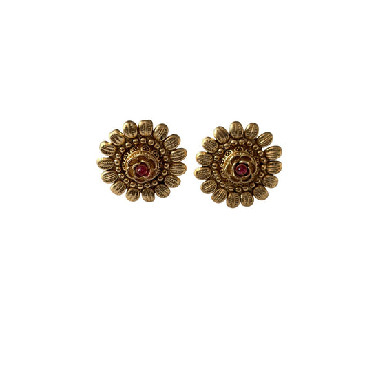 Stunning cute antique gold stud