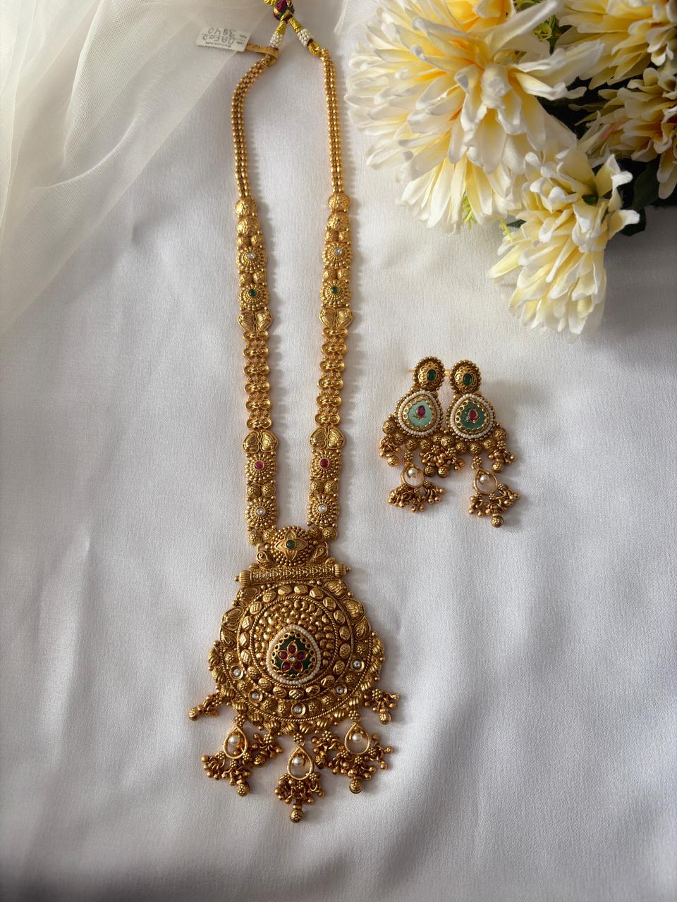 Diva Antique Necklace