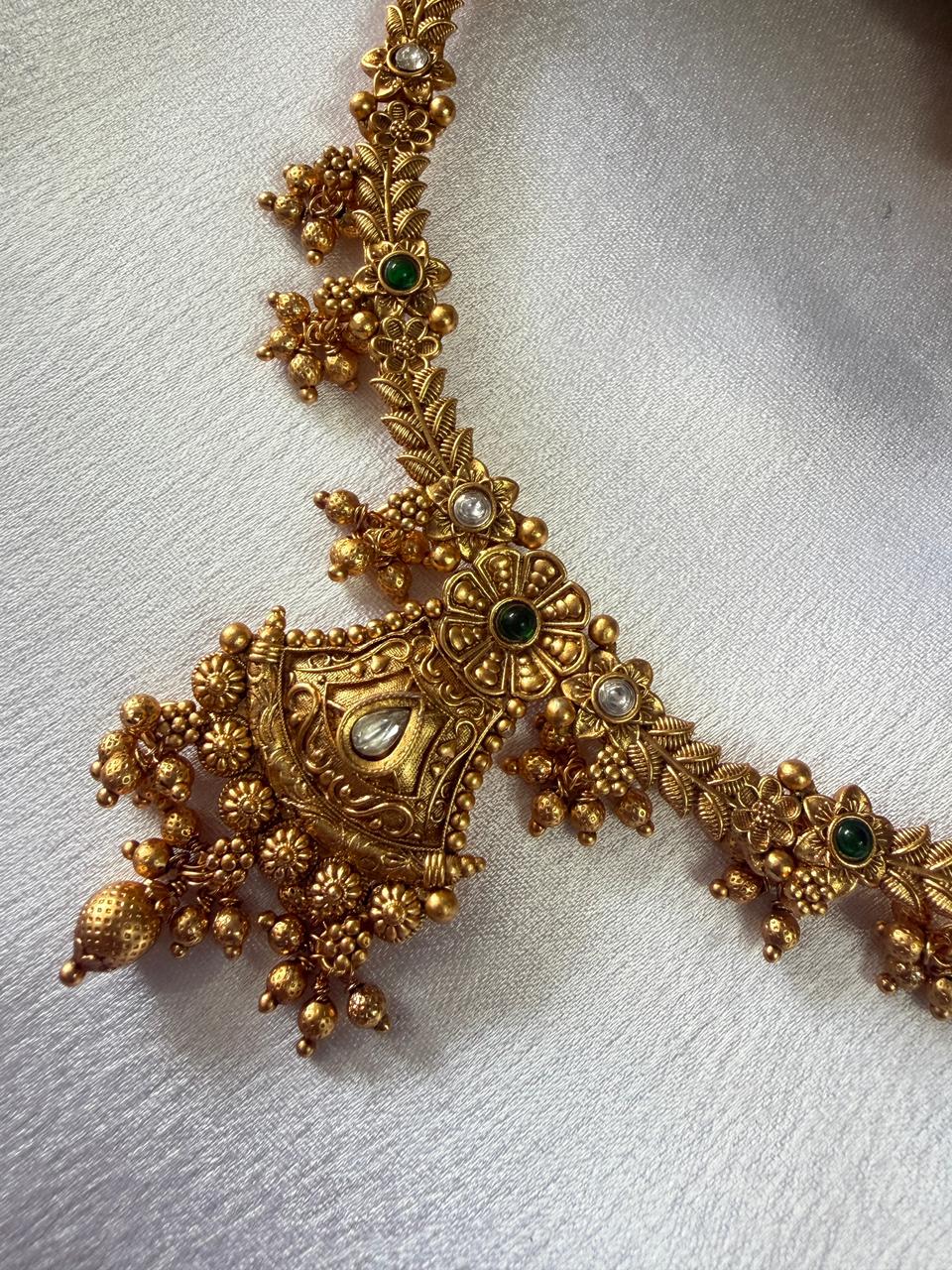 Savarna Pushpa Necklace